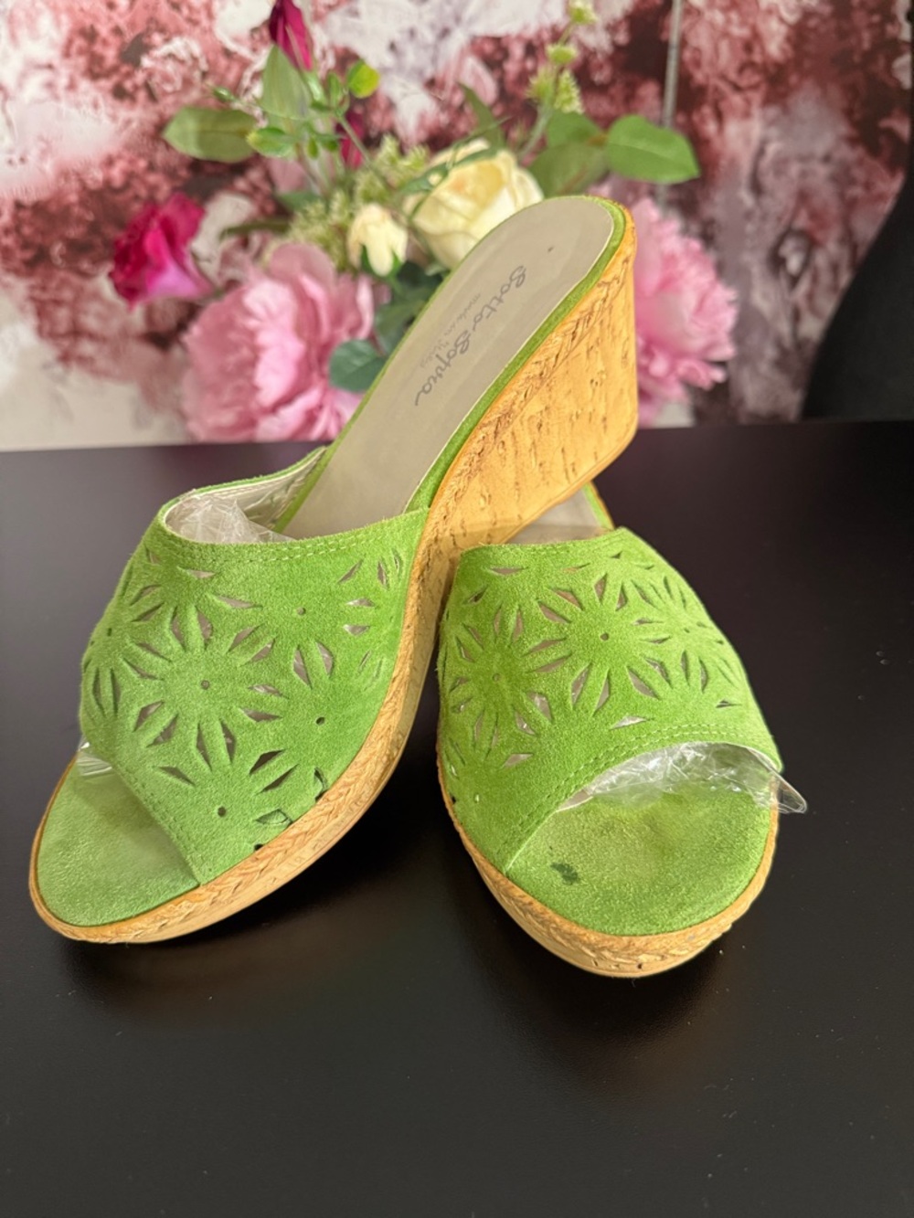 Soto Sopra Made In Italy Lime Green Laser-Cut Suede Wedge Mules - Picture 7 of 9